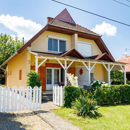 Holiday Home Jazmin By Interhome Balatonszarszo Eksteriør billede