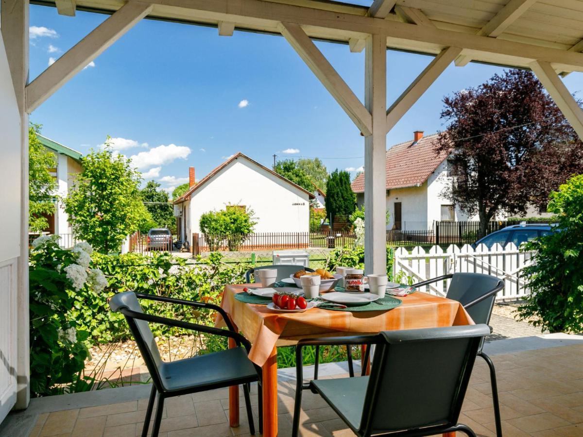 Holiday Home Jazmin By Interhome Balatonszarszo Eksteriør billede